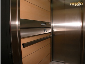 ¿Influye el tipo de ascensor en el gasto? Si. Cada modelo de ascensor tiene una potencia eléctrica mínima contratada y un consumo de kW. distinto.